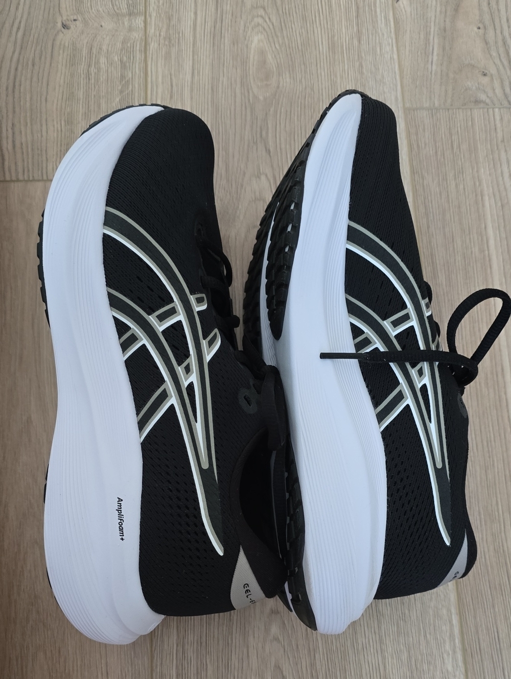 Asics Gel-Excite 11 - Size 9 -  NWOB - Picture 5 of 5